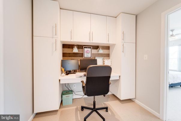 Home Office, Interior