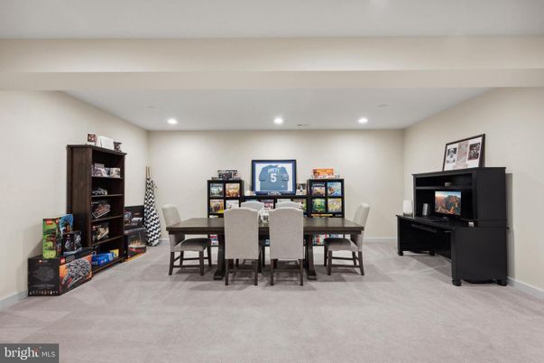 Dining room, Interior, Recessed Lighting