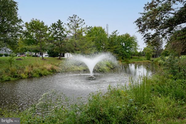 Exterior, Lake