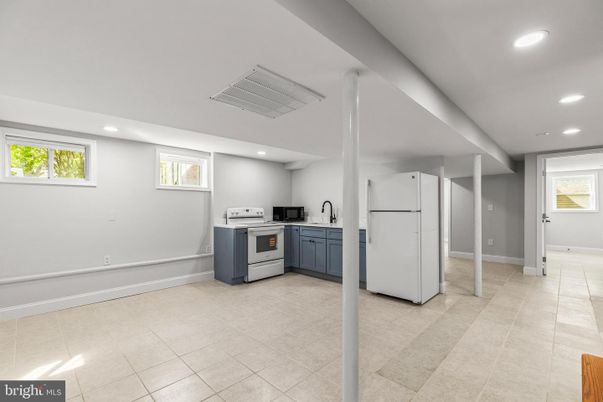Interior, Kitchen, Recessed Lighting, Washer