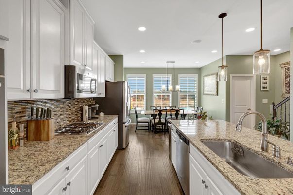 Dining room, Interior, Kitchen, Pendant Lights, Recessed Lighting, Wood Texture Flooring