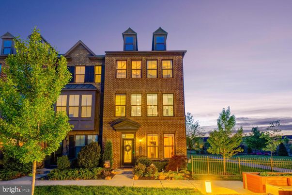 Exterior, Facade, Brick Facade, Georgian