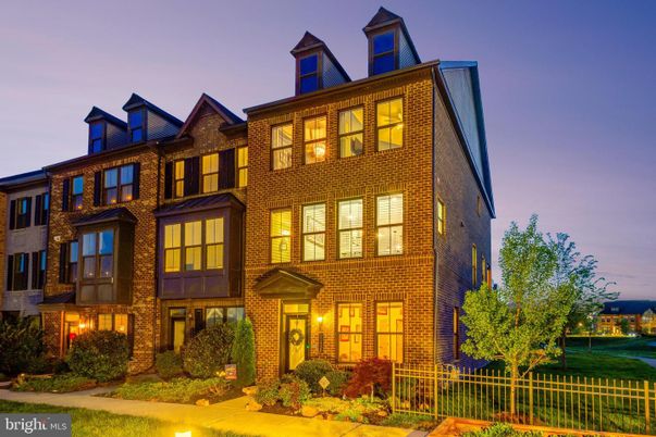 Exterior, Facade, Brick Facade, Rowhouse