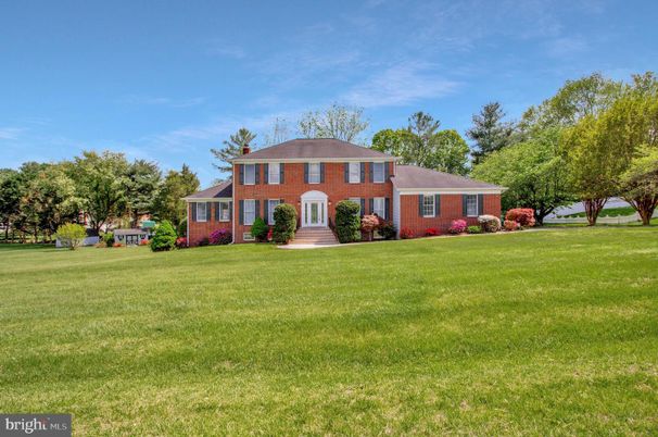 Backyard, Exterior, Facade, Brick Facade, Georgian
