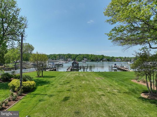 Exterior, Lake