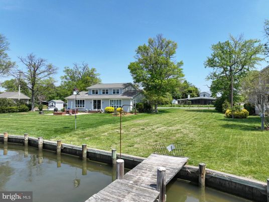 Exterior, Lake