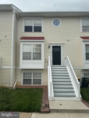 Exterior, Facade, Rowhouse