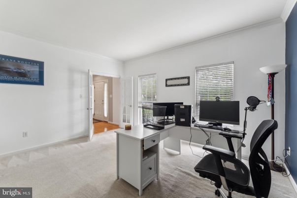 Home Office, Interior
