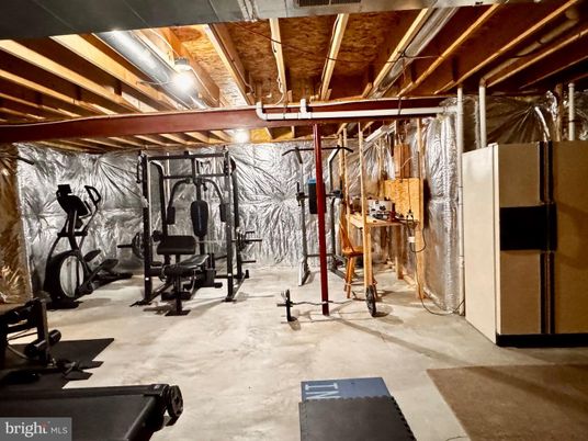 Fitness Equipment, Interior, Wooden Beams