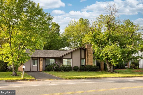 Exterior, Facade, Ranch