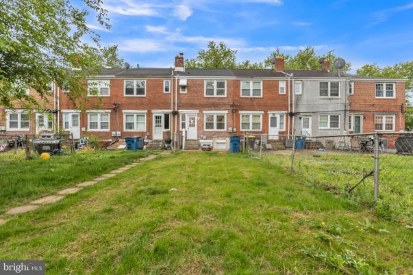 Exterior, Facade, Brick Facade, Rowhouse