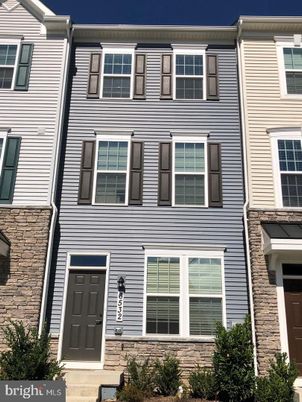 Exterior, Facade, Rowhouse