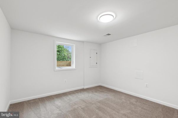 Empty room, Interior