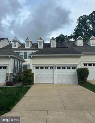 Attached, Exterior, Facade, Cape Cod