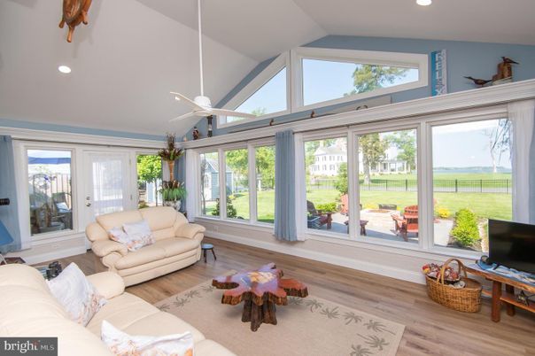 Interior, Living room, Recessed Lighting, Sun Room, Wood Texture Flooring