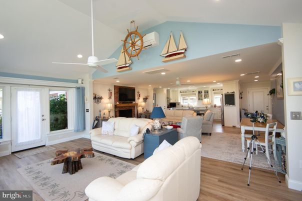 Dining room, Interior, Kitchen, Living room, Pendant Lights, Recessed Lighting, Wood Texture Flooring