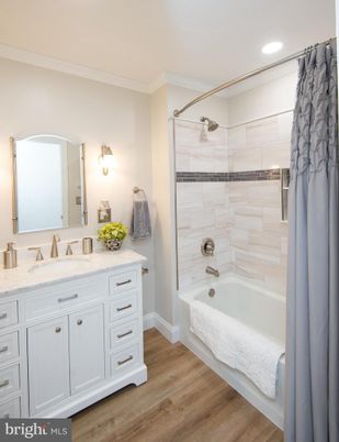 Bathroom, Interior, Recessed Lighting, Wood Texture Flooring