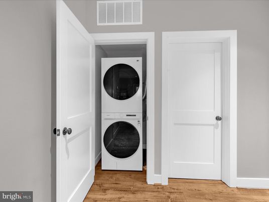 Interior, Utility Closets, Washer, Wood Texture Flooring