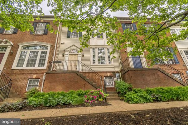 Exterior, Facade, Brick Facade, Rowhouse