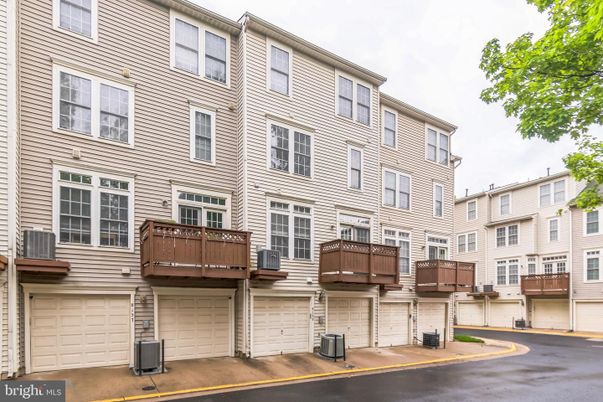 Attached, Exterior, Facade, Rowhouse