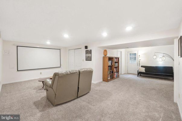 Interior, Projection Screen, Recessed Lighting, Theatre Room
