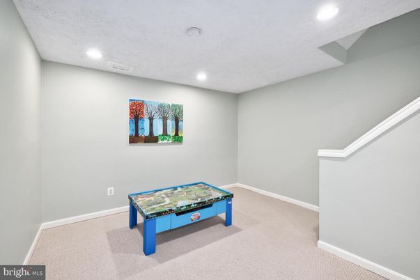 Empty room, Interior, Recessed Lighting