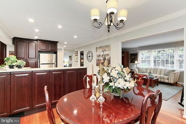 Chandelier, Dining room, Interior, Kitchen, Living room, Recessed Lighting, Wood Texture Flooring