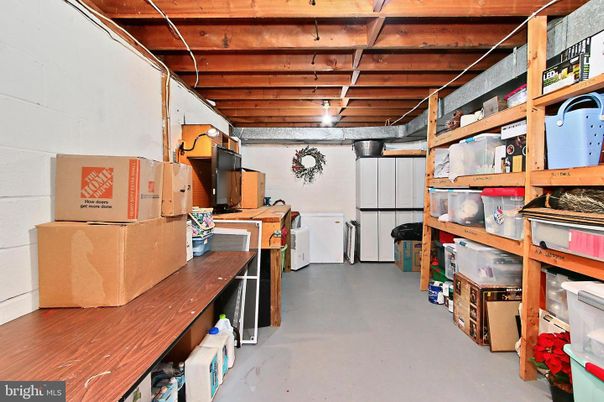 Interior, Washer, Wooden Beams