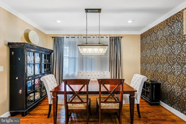 Chandelier, Dining room, Interior, Recessed Lighting, Wood Texture Flooring