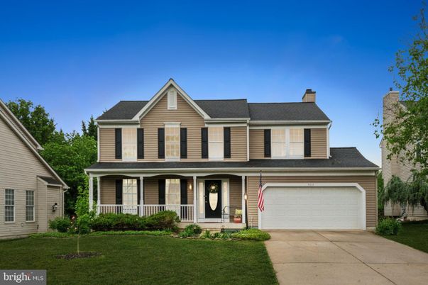 Attached, Exterior, Facade, Farmhouse