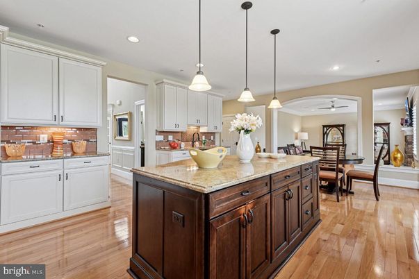Dining room, Interior, Kitchen, Pendant Lights, Recessed Lighting, Wood Texture Flooring