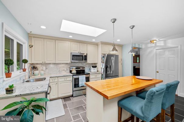 Interior, Kitchen, Pendant Lights, Recessed Lighting, Stainless Steel Appliances
