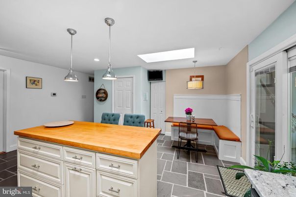 Dining room, Interior, Pendant Lights, Recessed Lighting