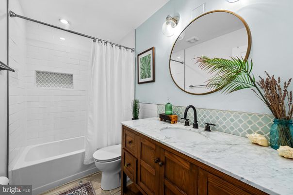 Bathroom, Interior, Recessed Lighting