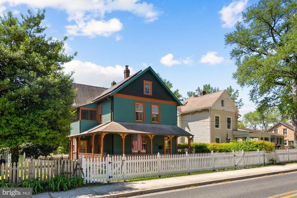 Exterior, Facade, Queen Anne Victorian