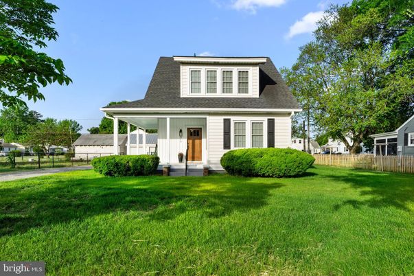 Exterior, Facade, Cape Cod