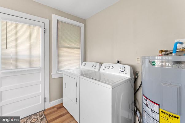 Interior, Washer, Wood Texture Flooring