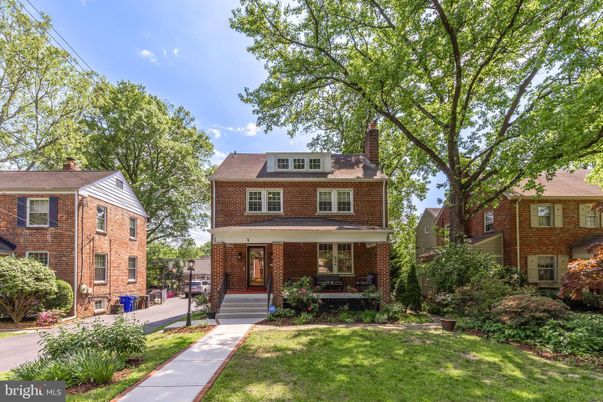 Exterior, Facade, Brick Facade, American Foursquare
