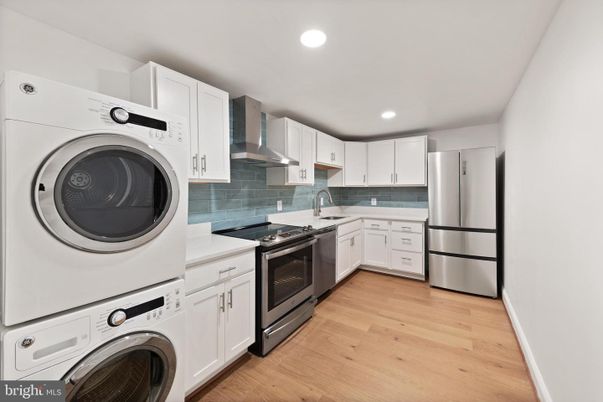 Interior, Kitchen, Recessed Lighting, Washer, Wood Texture Flooring