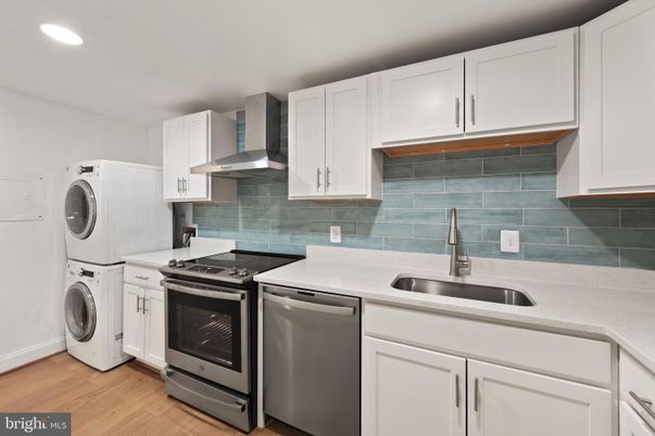 Interior, Kitchen, Recessed Lighting, Washer, Wood Texture Flooring