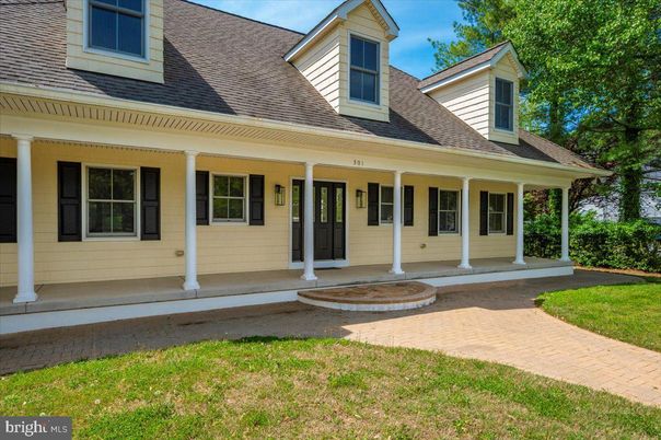 Exterior, Facade, Cape Cod
