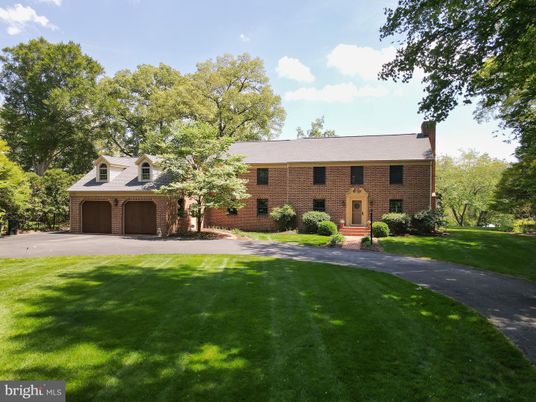 Attached, Exterior, Facade, Brick Facade, Georgian