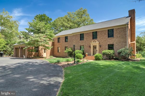 Attached, Exterior, Facade, Brick Facade, Georgian