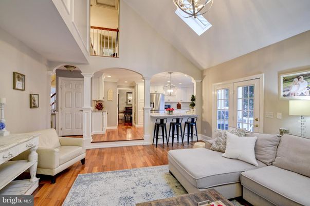 Interior, Kitchen, Living room, Pendant Lights, Recessed Lighting, Wood Texture Flooring