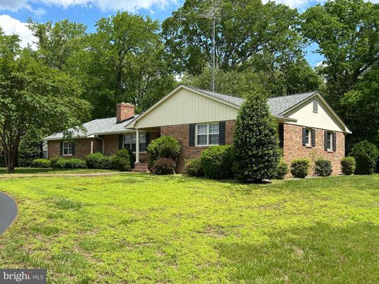 Exterior, Facade, Brick Facade, Ranch