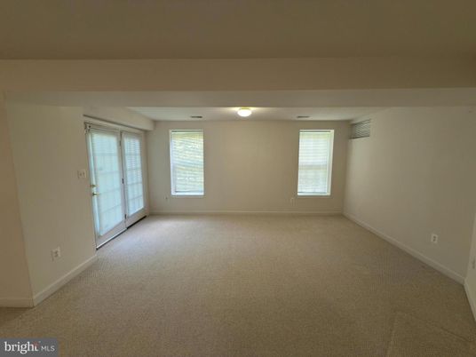 Empty room, Interior
