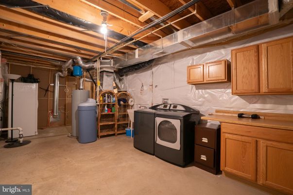 Interior, Washer, Wooden Beams