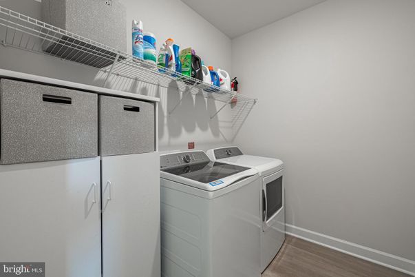 Interior, Washer, Wood Texture Flooring