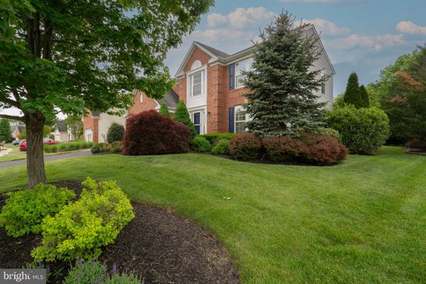 Backyard, Exterior, Facade, Brick Facade, Brick Traditional