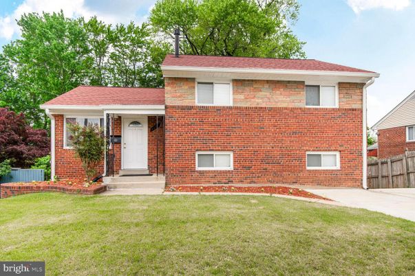 Exterior, Facade, Brick Facade, Split Level